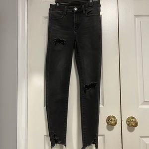 Black Ripped Skinny Jeans American Eagle (Size 0 Short)
